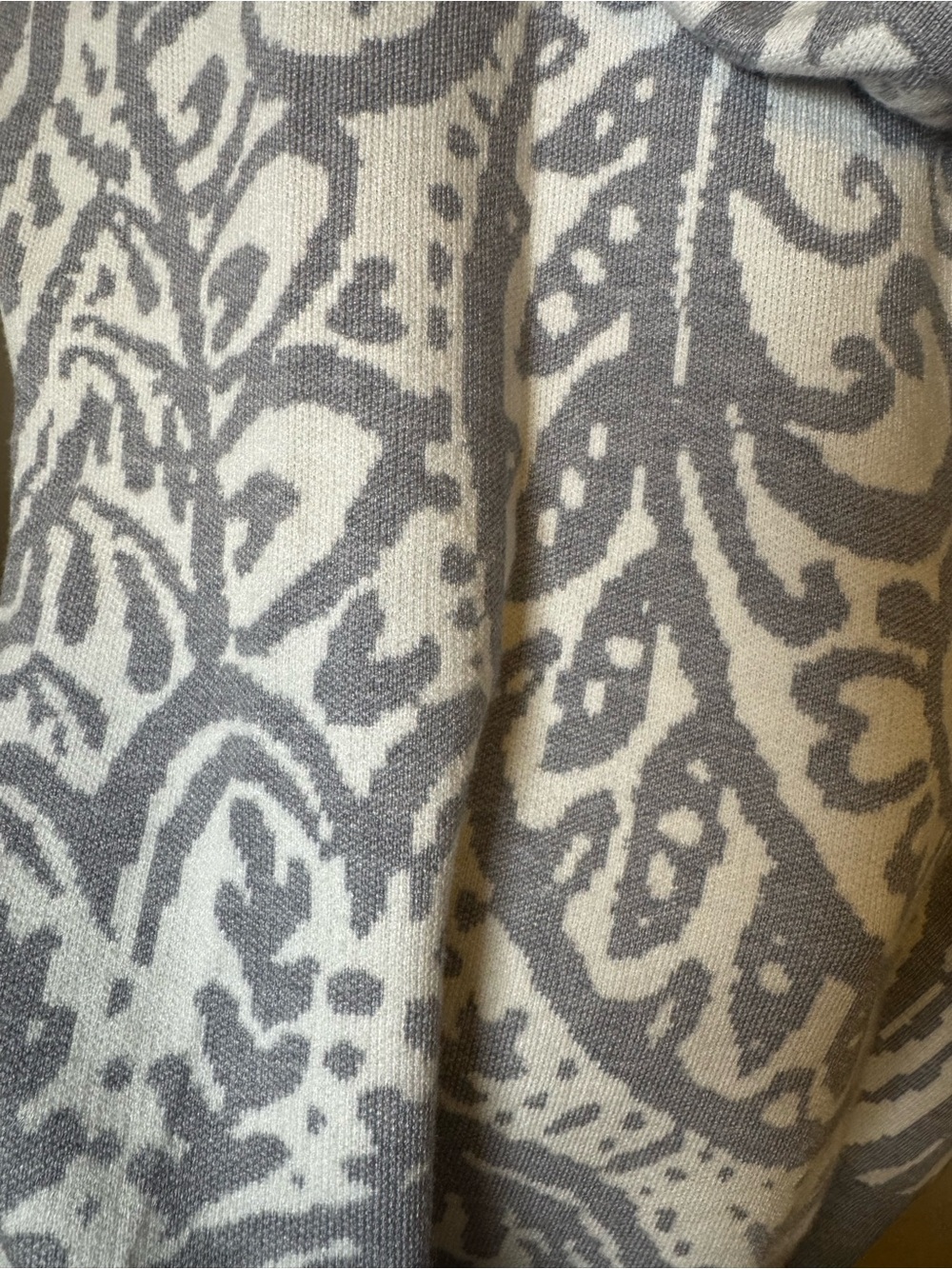 Cynthia Rowley Gray and White Paisley Lightweight Hoodie Sweater - Picture 6 of 7
